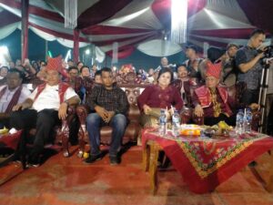 Bupati Karo Sambut Kedatangan Bupati Asahan Dalam Penampilan Pentas Seni Budaya Etnis Karo