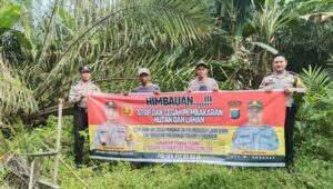 2 Personel Bhabinkamtibmas Polsek Pulau Raja Sosialisasi Tentang Karhutla