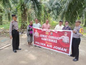 Tingkatkan Silaturahmi Yang Erat Kapolsek Bersama Personel Polsek Air Joman Gelar Jumat Curhat