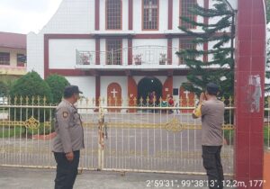 Pastikan Ibadah Minggu Aman Personil Polsek Kota Kisaran Siaga Di Tiga Gereja