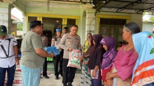 Kapolres Asahan Turun Langsung Bantu Masyarakat Kurang Mampu