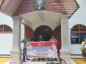 Personel Polsek Air Batu Melaksanakan Pengamanan ibadah di Gereja