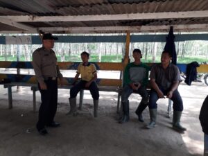 Polsek Prapat Janji Sambang Desa atau Door to door system