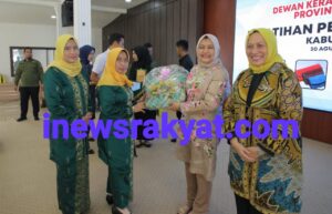 Ketua Dekranasda Sumut Buka Pelatihan Pembuatan Souvenir Di Asahan