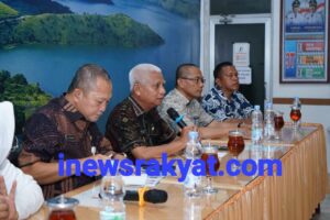 Bupati Asahan Tinjau Papan Tulis Interaktif di SMPN 1 Kisaran