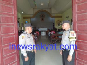 Personel Polsek Sei Kepayang Melaksanakan Monitoring pengamanan Gereja