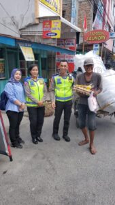 Pemulung Di Stop Polisi Ini Yang Terjadi