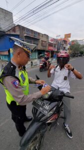 Satgas Gakkum dan Satgas Preemptif Polres Asahan Sosialisasi Sandi Ops Zebra Toba 2023 Dijalan Raya