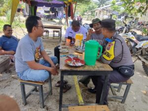 Polsek Bandar Pulau Sambangi Desa Bersama Dengan Warga Dusun I Desa Aek Nagali