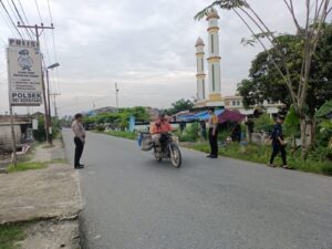 Personel Polsek Sei Kepayang Antisipasi Kemacetan Pagi Hari