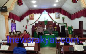 Personel Polsek Prapat Janji Laksanakan Program Khotbah Minggu Kasih Kamtibmas
