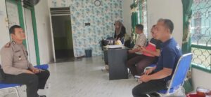 Personel Polsek Bandar Pulau Himbauan Tentang Berita Hoax Di Jumat Curhat