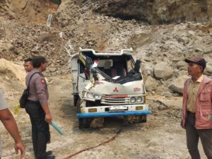 Dua Penambang Tewas Tertimpa Longsor Batu Padas