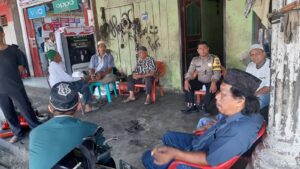 Masyarakat Desa Aek Songsongan Bersama Bhabinkamtibmas Laksanakan Jumat Curhat