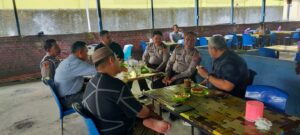 Personel Polsek Pulau Raja Laksanakan Cooling System di Warung Copi Labas