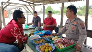 Personel Sat Polairud Polres Asahan  Laksanakan Cooling System di Warung Bu Butet