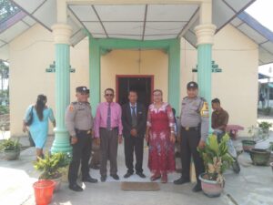 Personel Polsek Sei Kepayang Jaga Situasi Kamtibmas di Gereja