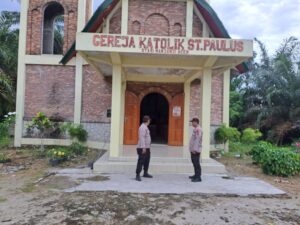 Personel Polsek Bandar Pulau Sampaikan Pesan Kamtibmas di 3 Gereja