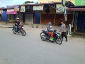 Ciptakan Kamsertibcarlantasyang Kondusif Personel Polsek Bandar Pulau Melakukan Patroli