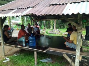 Sambangi Warga Binaannya Bhabinkamtibmas Polsek Bandar Pulau Ajak Dukung Pemilu Damai
