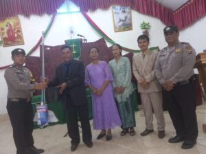 Guna terjalinnya Komunikasi dan Sinergitas Personel Polsek Prapat Janji Laksanakan Khotbah Minggu Kasih Kamtibmas