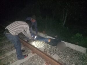 Seorang Pencari Botot Tewas Ditabrak Kereta Api Selesai Habis Bertengkar Dengan Istri