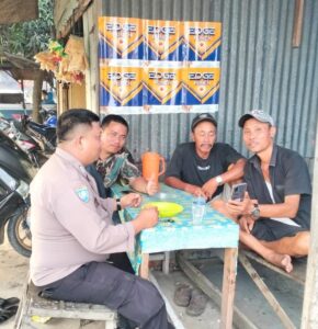 Bhabinkamtibmas Polsek Air Batu DDS di Desa Tanjung Alam