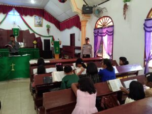 Laksanakan Minggu Kasih di Gereja HKBP Ini Pesan Personel Polsek Prapat Janji