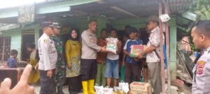 Kapolres Asahan Blusukan Salurkan Bantuan Sembako Kepada Warga Terdampak Banjir