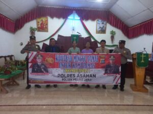 Personel Polsek Prapat Janji Laksanakan Khotbah Minggu Kasih Untuk kamtibmas di Gereja HKBP Pulau Mandi