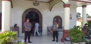 Personel Polsek Pulau Raja Laksanakan Patroli di Gereja HKBP