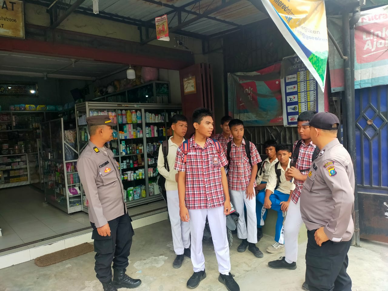 Waka Polsek Simpang Empat Laksanakan Jumat Curhat di Sekolah Yapim