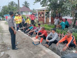 Kapolsek Air Batu Laksanakan Jumat Curhat dan Cooling System  di Dusun l Desa Perkebunan