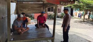 Sambangi Warga Bhabinkamtibmas Polsek Prapat Janji Beri Motivasi kepada Warga dalam Menjaga Sitkamtibmas Tetap Kondusif Jelang Pemilu 2024