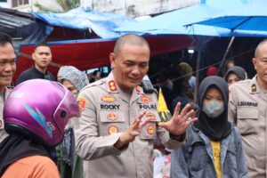 Berbaur Ke masyarakat AKBP Rocky Laksanakan Jumat Curhat