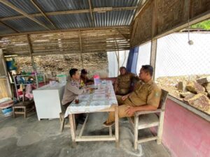 Polsek Bandar Pulau Lakukan Giat Jumat Curhat untuk Perangi Permasalahan Kamtibmas
