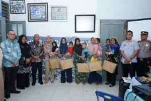 Bupati Asahan Serahkan Alat Kesehatan di UPTD Puskesmas Prapat Janji