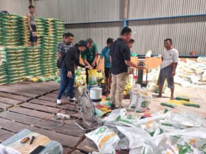 Kapolres Asahan Melakukan Pengecekan Ketersediaan Pangan Beras Di Gudang Bulok
