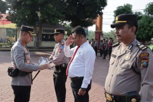 UPACARA PEMBERIAN PIAGAM PENGHARGAAN KEPADA 38 PERSONIL POLRES ASAHAN YANG BERPRESTASI DALAM PELAKSANAAN TUGAS