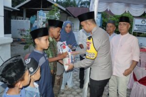 Kapolres Asahan Bersama Unsur Forkopimda Berikan Santunan Anak Yatim Kecamatan Pulau Rakyat