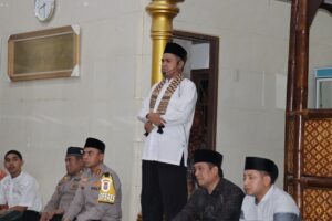 KAPOLRES ASAHAN AKBP AFDHAL JUNAIDI SIK, MM, MH  MELAKUKAN JUMAT CURHAT DAN SUBUH BERJAMAAH DI MESJID ALHIDAYAH PULAU RAKYAT