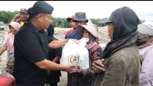Ketua Pujakesuma Bagikan Paket Sembako Ke TPA Sidodadi