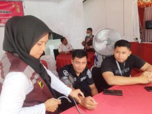 Sie Dokkes Polres Tanjung Balai Periksa Kesehatan Personil Yang Bertugas di Pos Pam Pastikan Dalam Keadaan Sehat