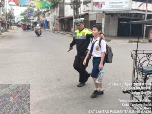 Ciptakan Arus Lalulintas Kondusif Sat Lantas Polres Tanjung Balai Hadir di Pagi Hari Gatur Lalin