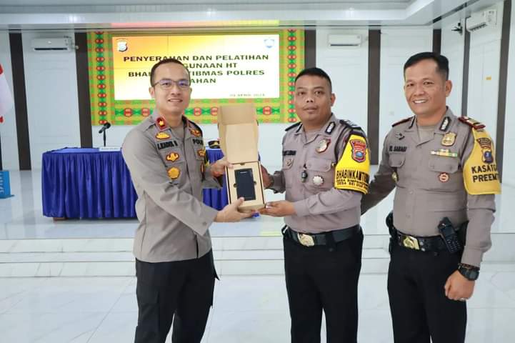 Waka Polres Asahan Pimpin Penyerahan dan pelatihan ht motorola lex 1