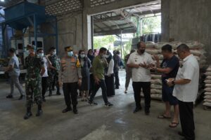 Jelang Hari Raya Idul Fitri Kapolres Asahan Bersama Wakil Bupati Laksanakan Sidak Pasar