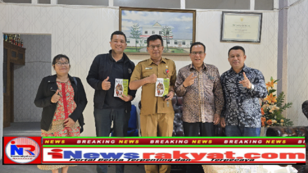 Tim TOT Bagikan Book Of Hope Dan Alkitab di SMA Negeri 1 Kabanjahe