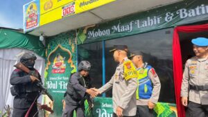 Kapolres Tanah Karo Cek Pos Pelayanan Ops Ketupat Toba di Simpang Merek