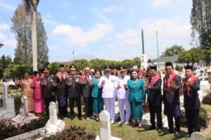 Forkopimda Karo Gelar Ziarah dan Tabur Bunga di TMP Kabanjahe Peringati HUT ke-80 Kabupaten Karo