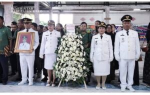 Upacara Adat dan Pelepasan Jenazah Camat Kutabuluh dihadiri Bupati Karo